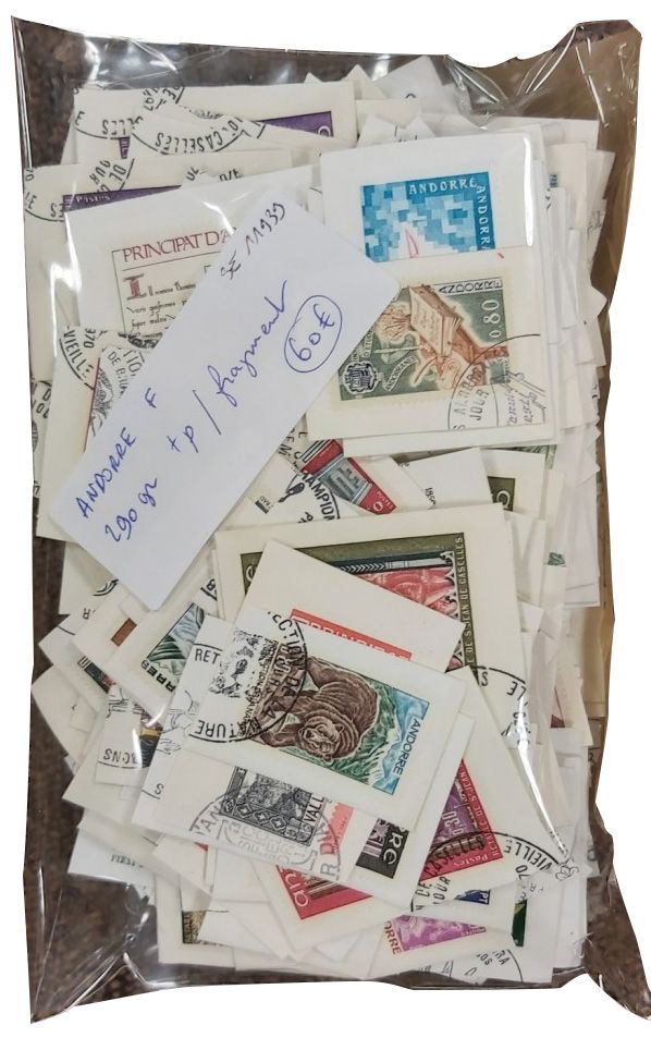 ANDORRE FRANCAIS : 290 gr de timbres sur fragment ANDORRE FRANCAIS : 290 gr de timbres sur fragment